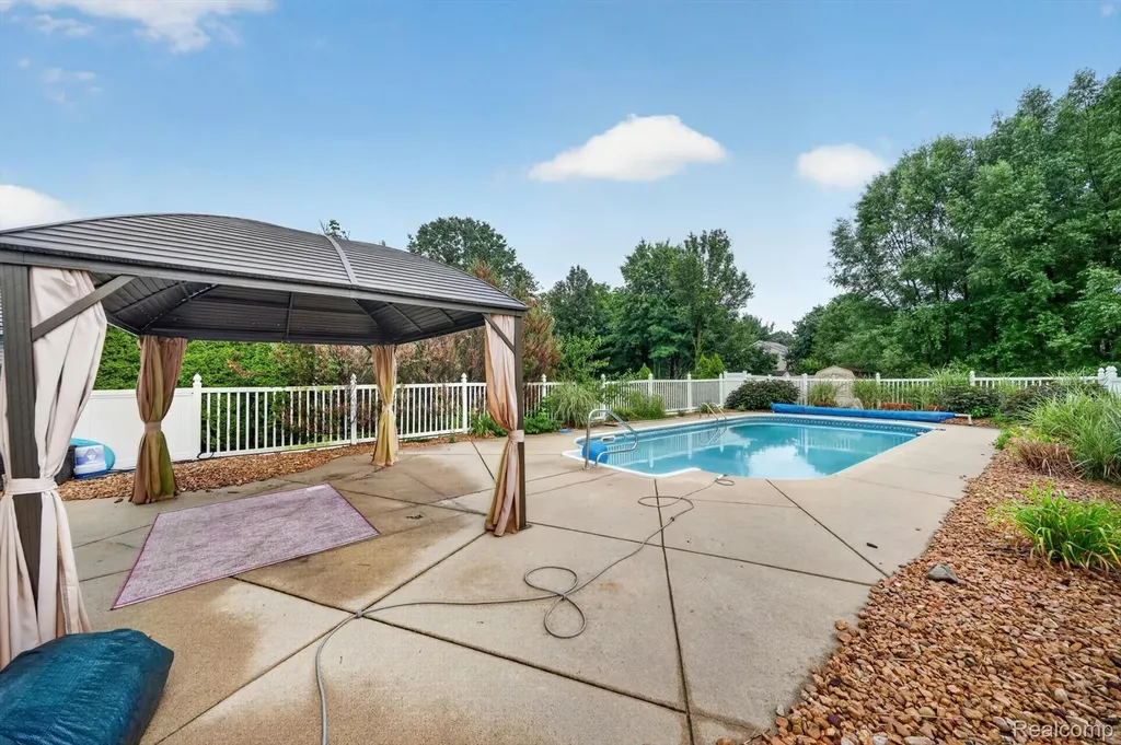 9664 Alger Drive Brighton Township MI 48114