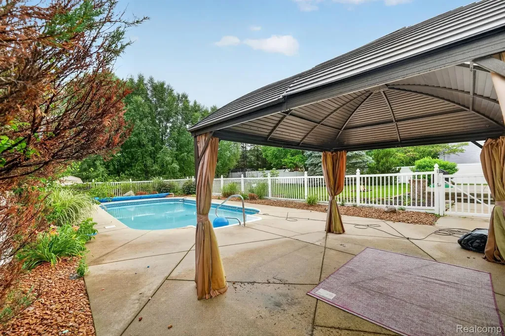 9664 Alger Drive Brighton Township MI 48114