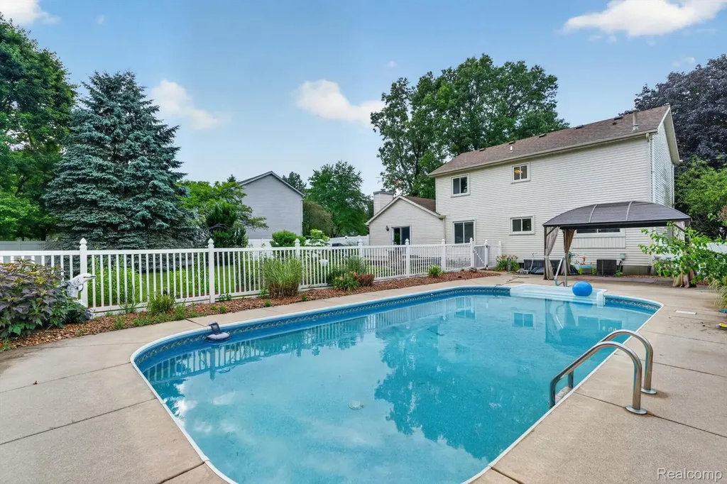9664 Alger Drive Brighton Township MI 48114