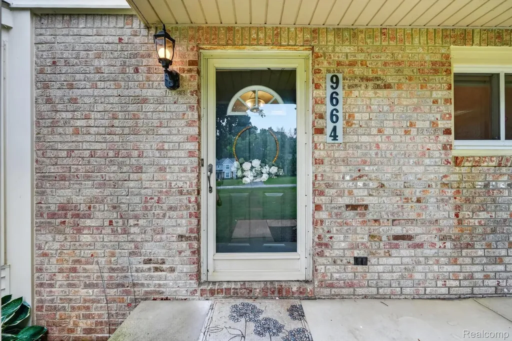 9664 Alger Drive Brighton Township MI 48114