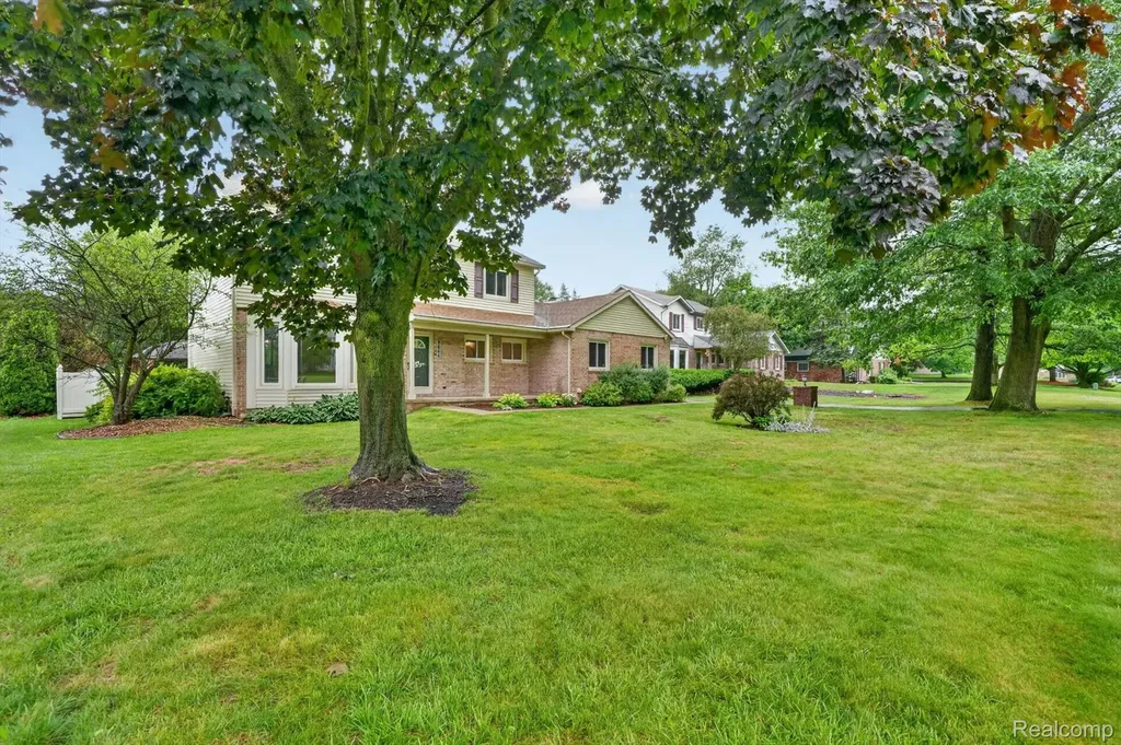 9664 Alger Drive Brighton Township MI 48114