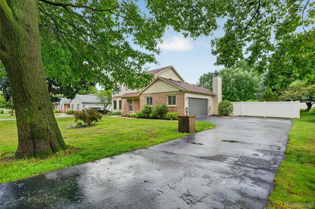 9664 Alger Drive Brighton Township MI 48114