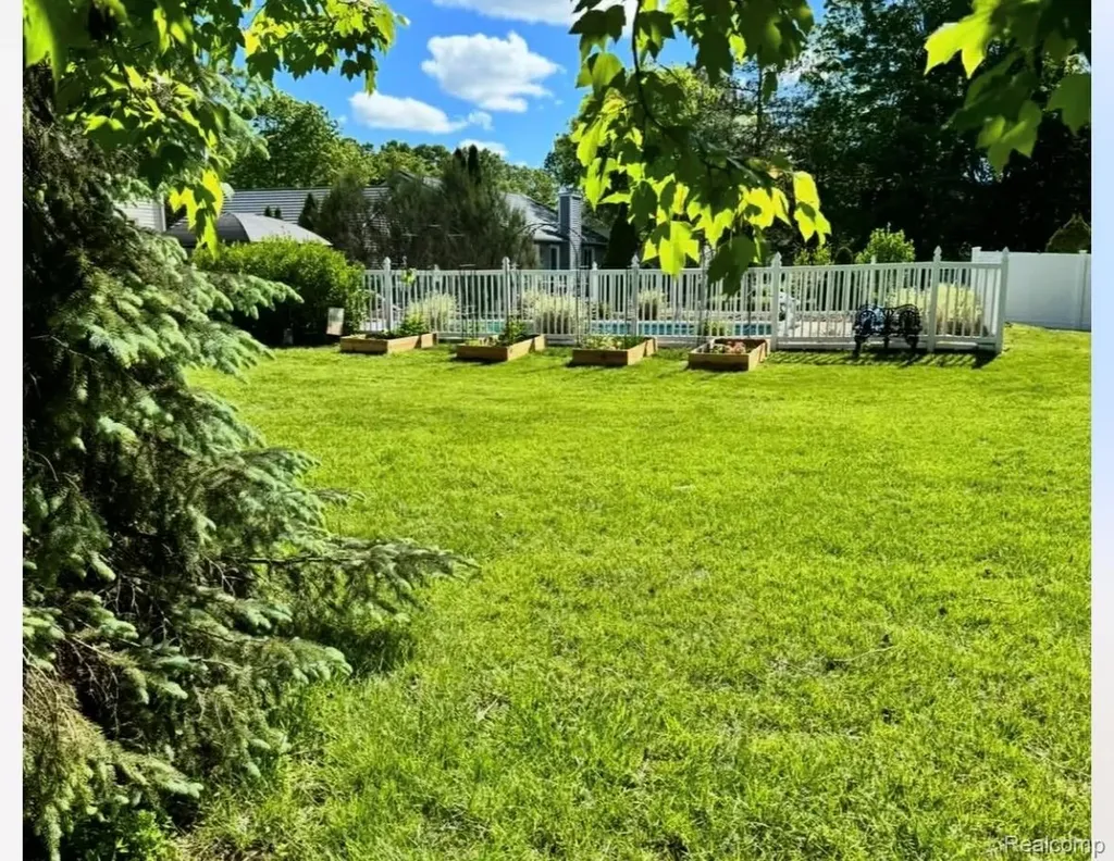 9664 Alger Drive Brighton Township MI 48114