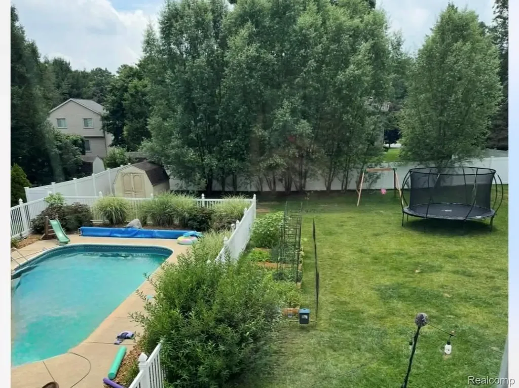 9664 Alger Drive Brighton Township MI 48114
