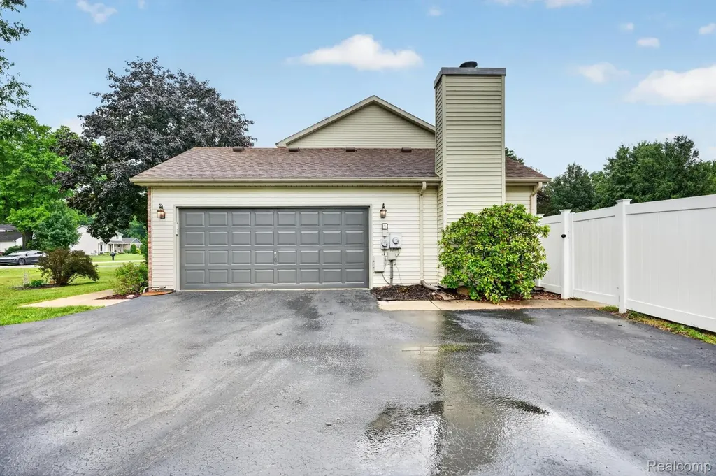 9664 Alger Drive Brighton Township MI 48114