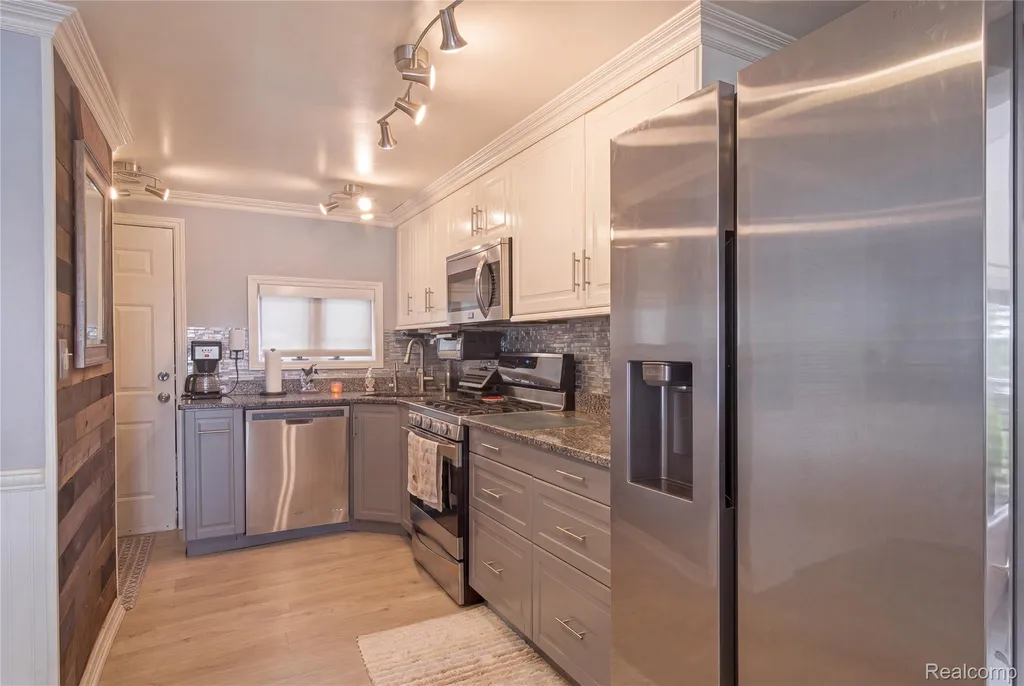 10075 Graham Drive Springfield Charter Township MI 48348