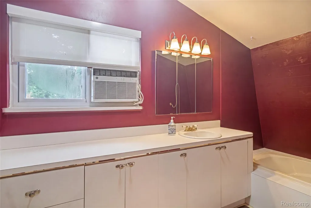 10075 Graham Drive Springfield Charter Township MI 48348
