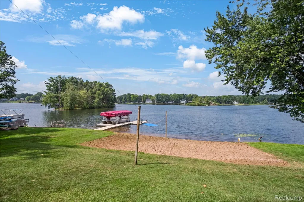 10075 Graham Drive Springfield Charter Township MI 48348