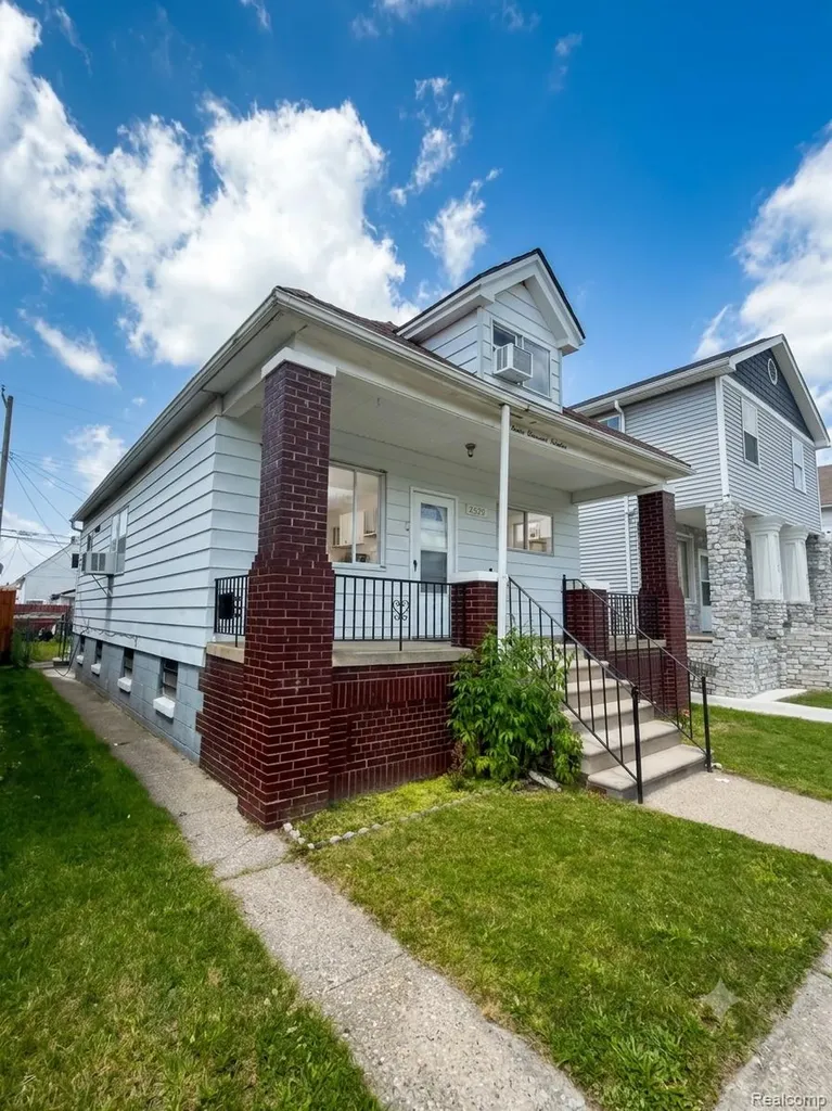 12019 Sobieski Street Hamtramck City MI 48212