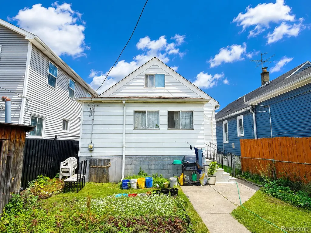 12019 Sobieski Street Hamtramck City MI 48212
