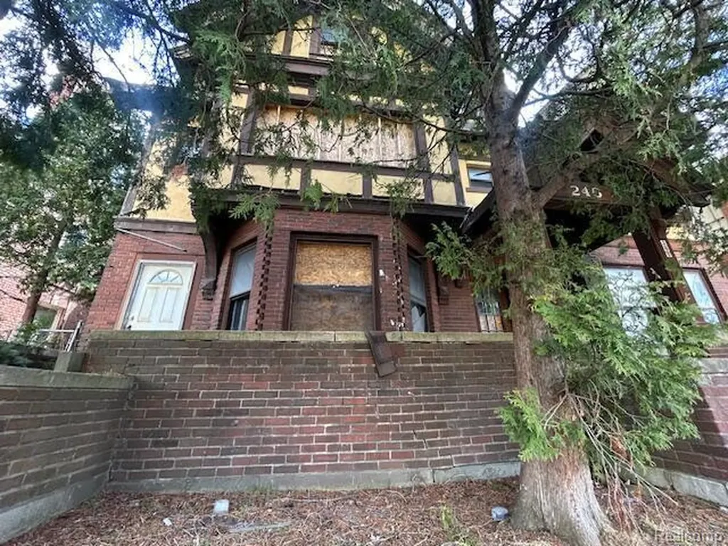 250 Eliot Street Detroit City MI 48201