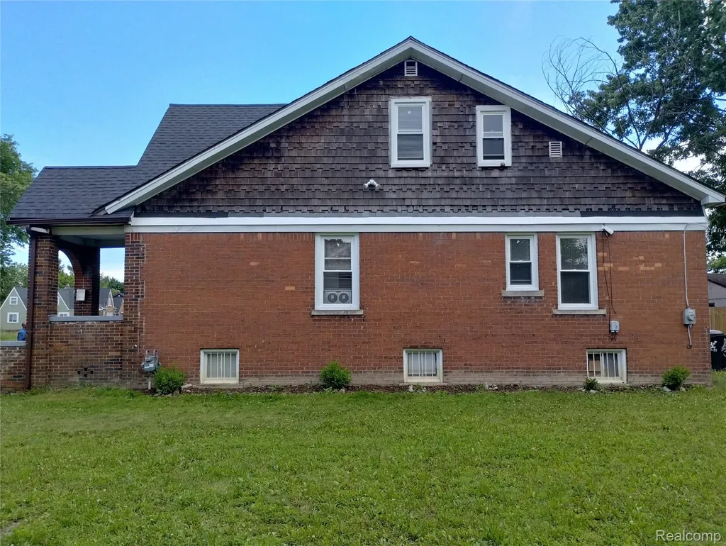 18633 Goulburn Street Detroit City MI 48205
