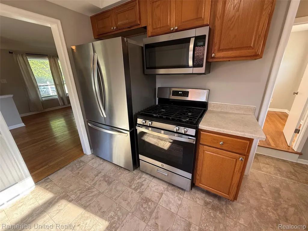 6450 Golfview Street Garden City City MI 48135