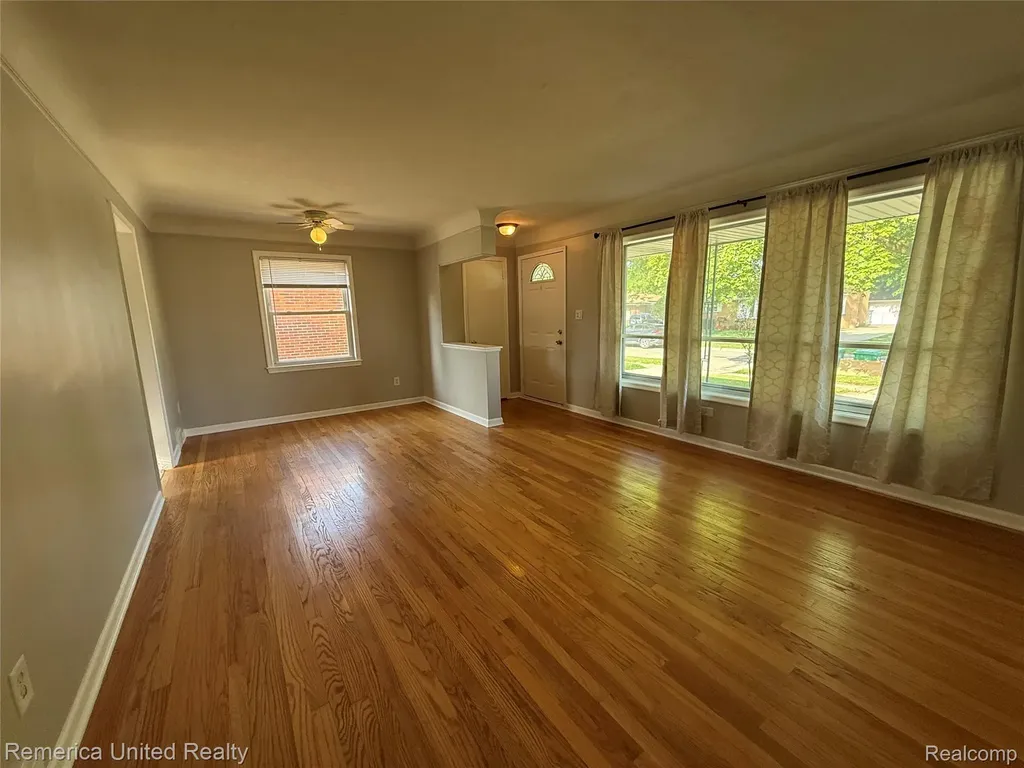 6450 Golfview Street Garden City City MI 48135