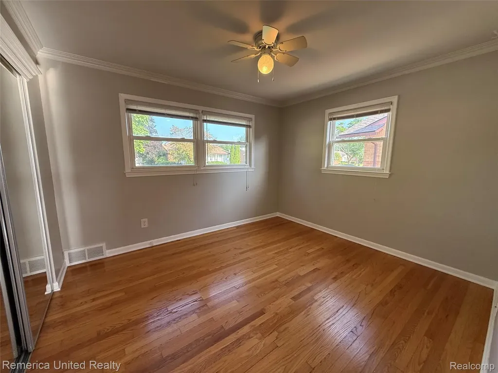 6450 Golfview Street Garden City City MI 48135