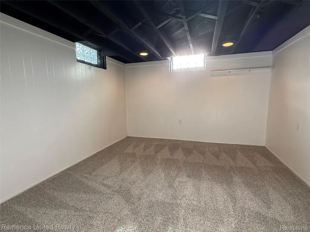 6450 Golfview Street Garden City City MI 48135