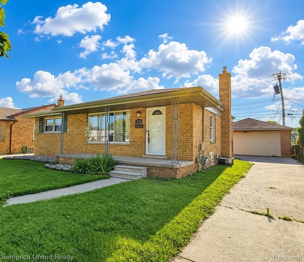 6450 Golfview Street Garden City City MI 48135