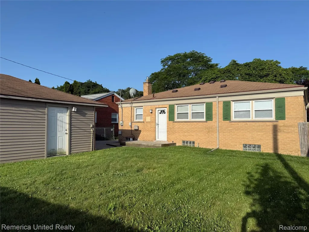 6450 Golfview Street Garden City City MI 48135