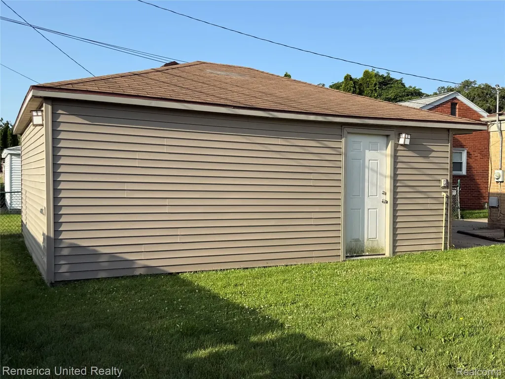 6450 Golfview Street Garden City City MI 48135
