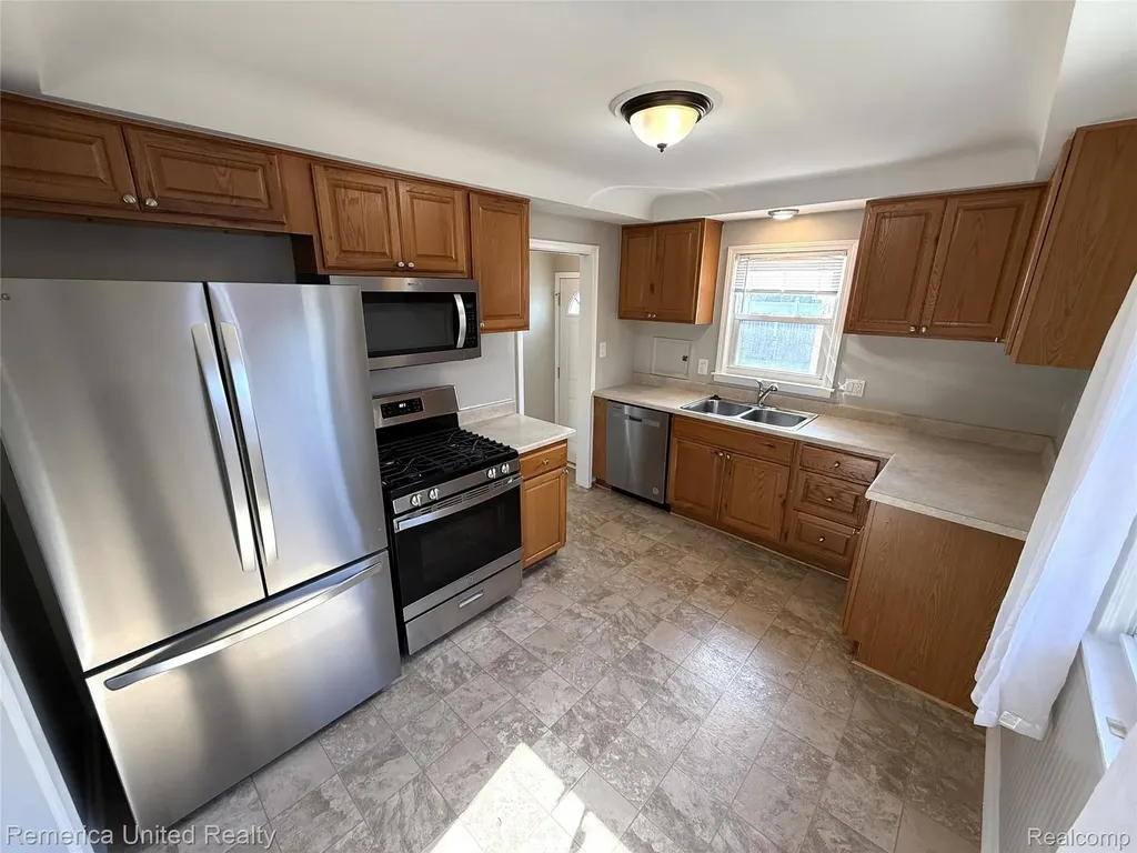 6450 Golfview Street Garden City City MI 48135
