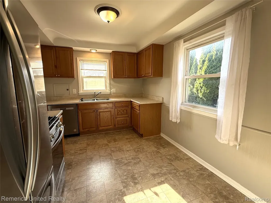 6450 Golfview Street Garden City City MI 48135