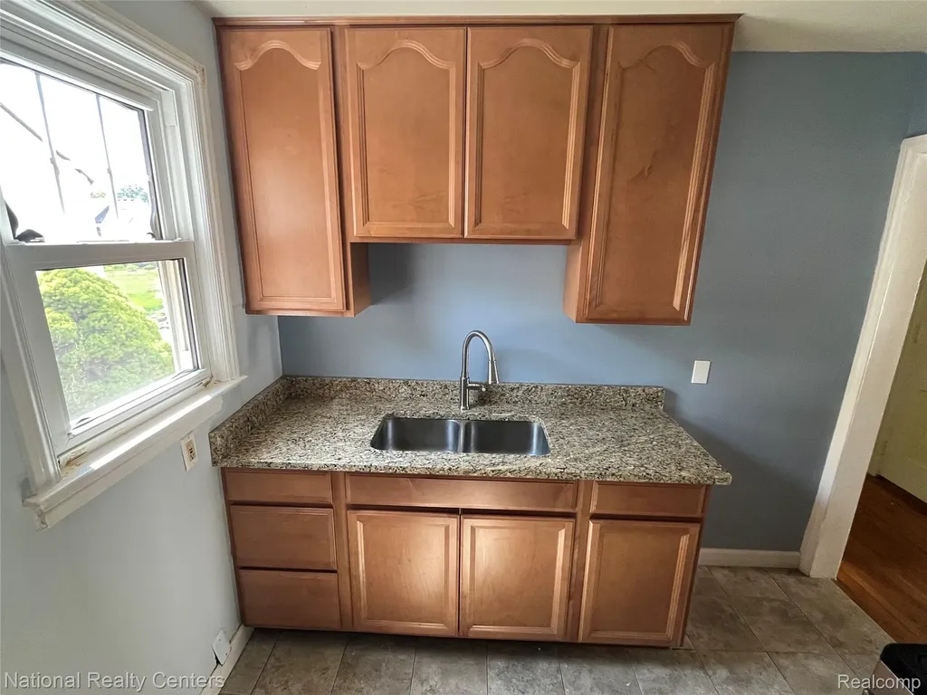 25711 Hopkins Street Dearborn Heights City MI 48125