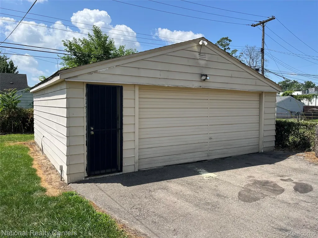 25711 Hopkins Street Dearborn Heights City MI 48125