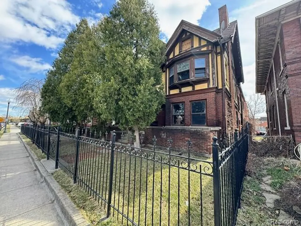 250 Eliot Street Detroit City MI 48201