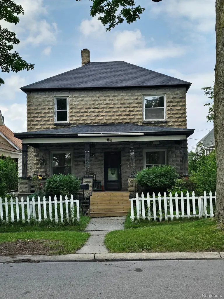 811 Howard Street Port Huron City MI 48060