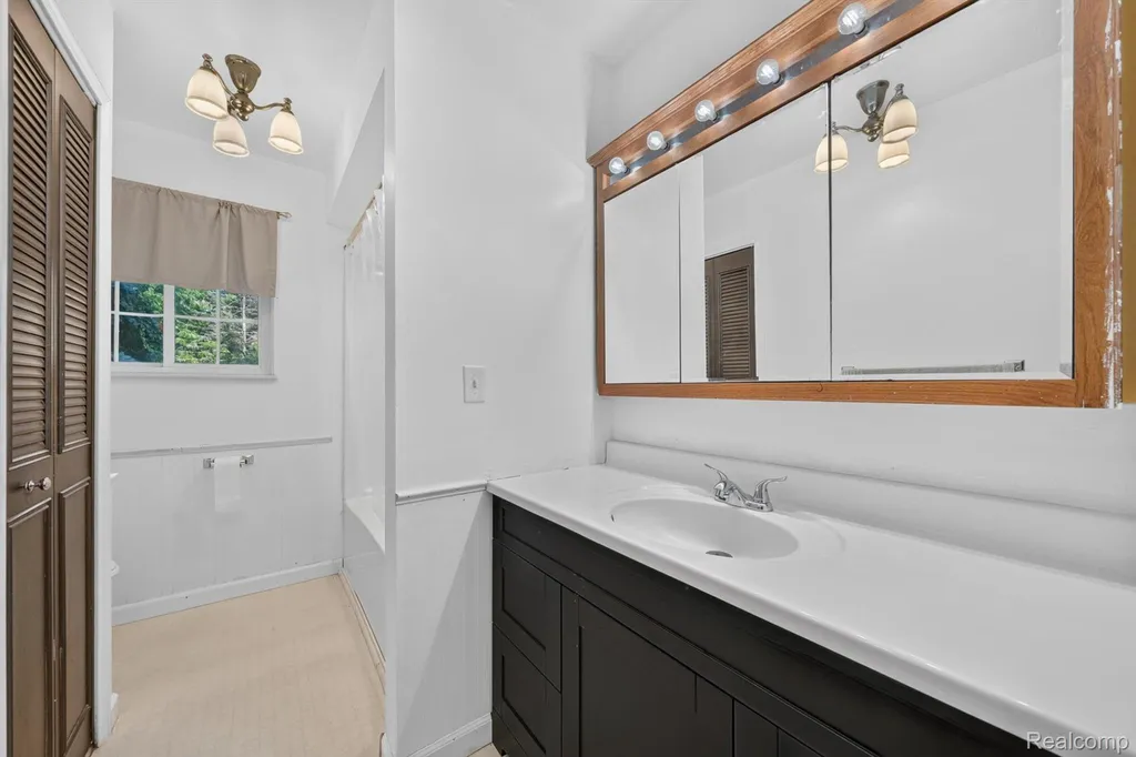 4430 N Center Road Genesee Charter Township MI 48506