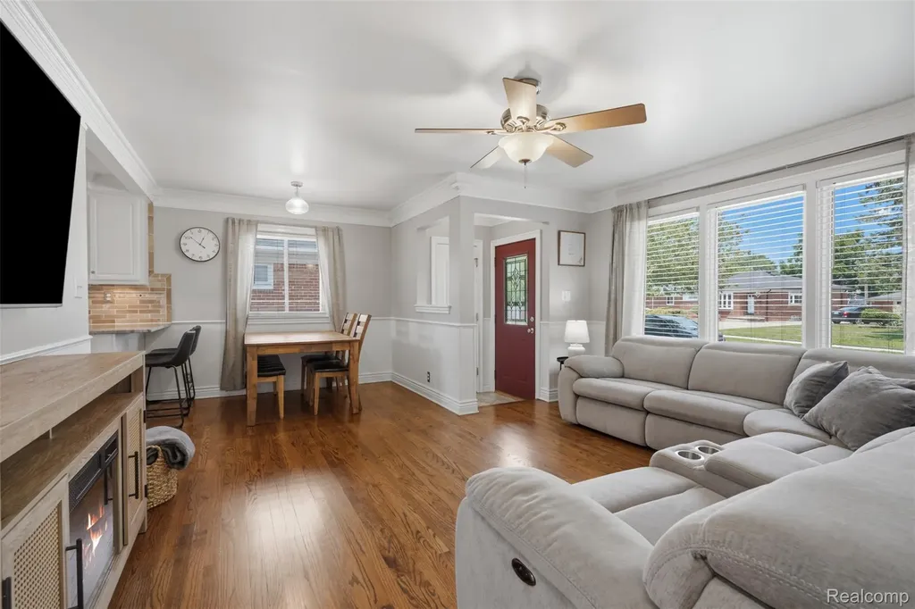 29971 Leona Street Garden City City MI 48135