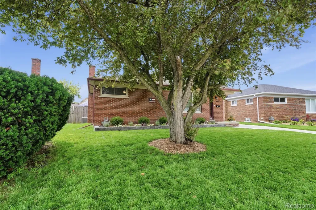 29971 Leona Street Garden City City MI 48135