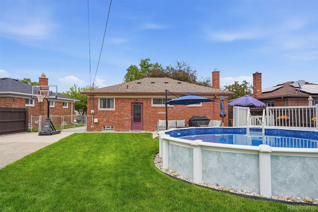 29971 Leona Street Garden City City MI 48135
