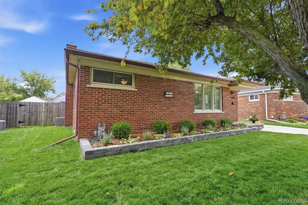 29971 Leona Street Garden City City MI 48135