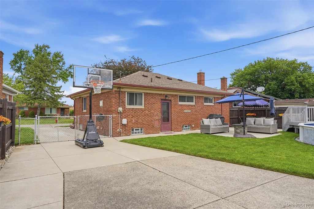 29971 Leona Street Garden City City MI 48135