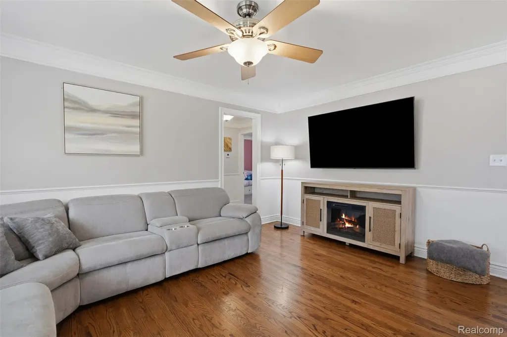 29971 Leona Street Garden City City MI 48135