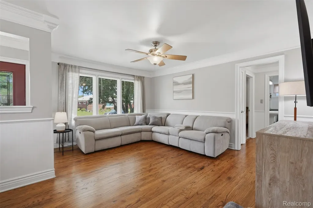 29971 Leona Street Garden City City MI 48135