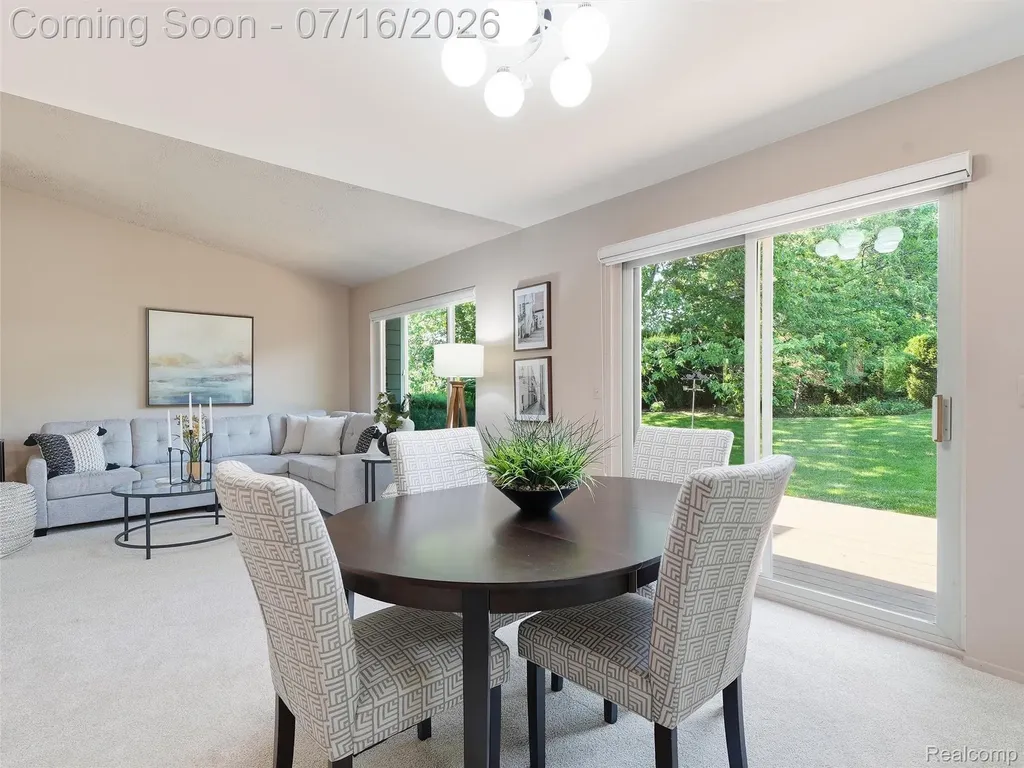 3056 Rolling Green Circle S Rochester Hills City MI 48309