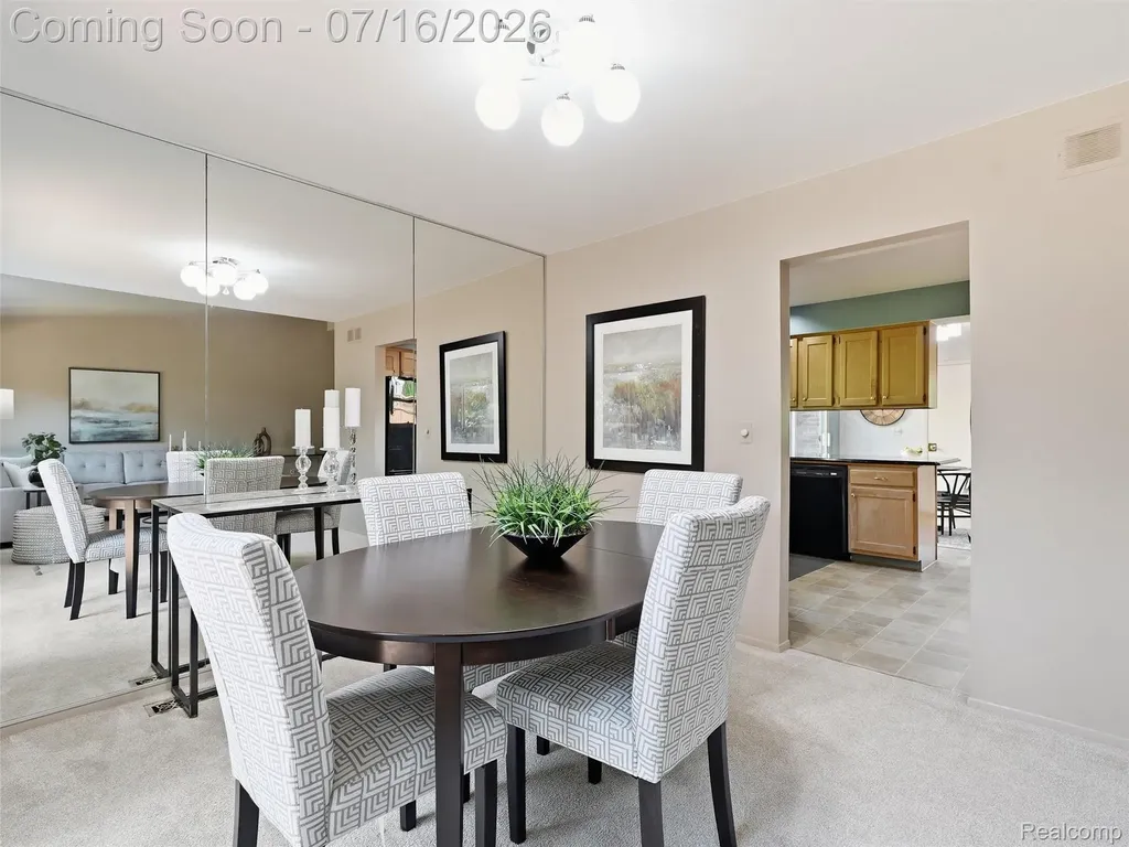 3056 Rolling Green Circle S Rochester Hills City MI 48309