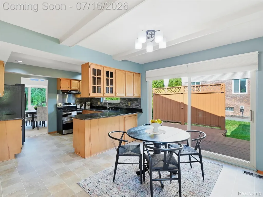 3056 Rolling Green Circle S Rochester Hills City MI 48309