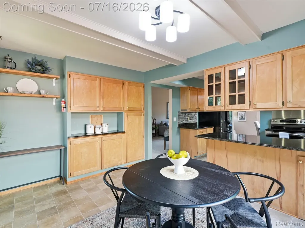 3056 Rolling Green Circle S Rochester Hills City MI 48309