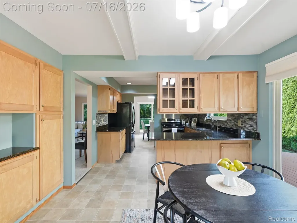 3056 Rolling Green Circle S Rochester Hills City MI 48309
