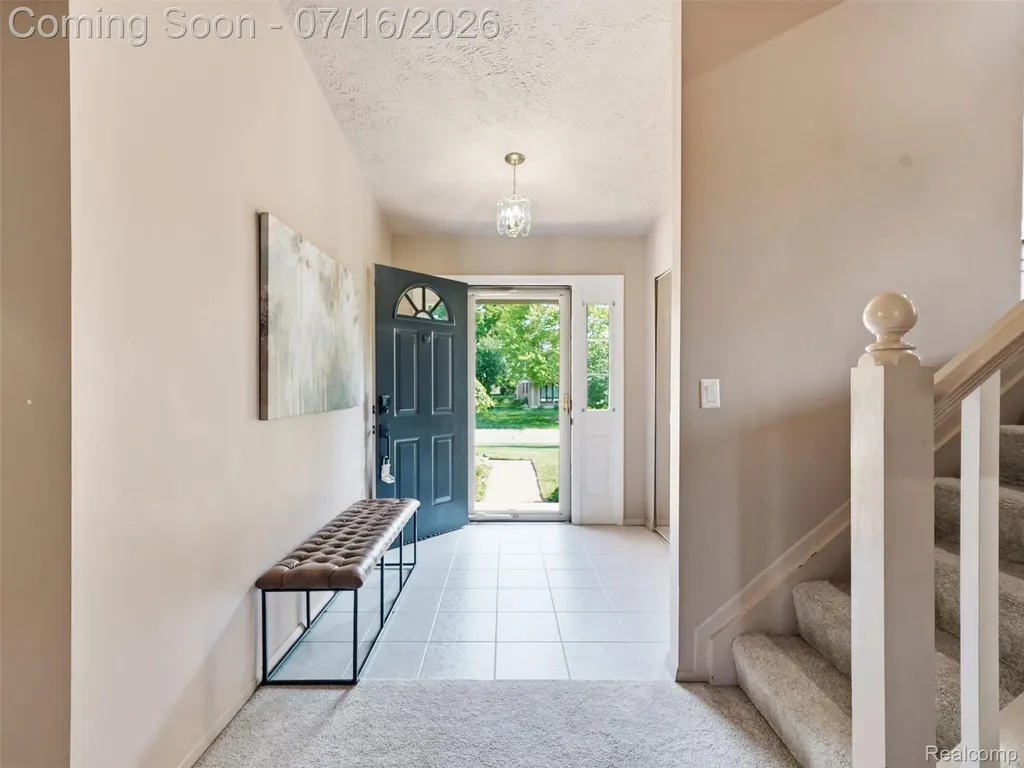 3056 Rolling Green Circle S Rochester Hills City MI 48309