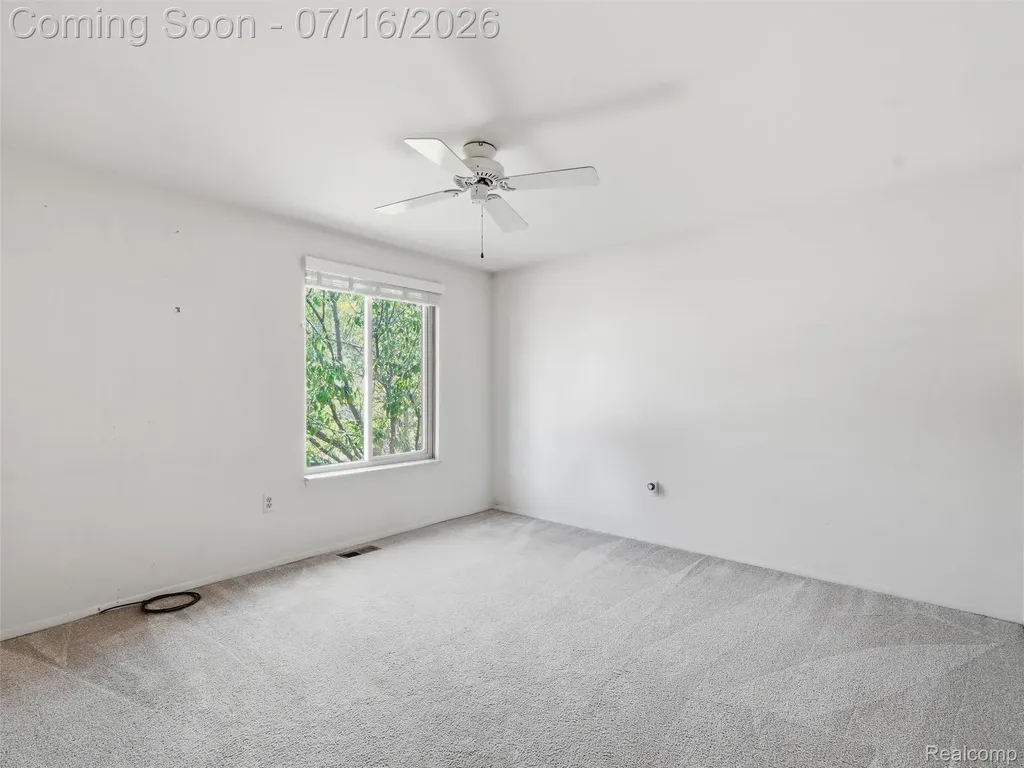 3056 Rolling Green Circle S Rochester Hills City MI 48309