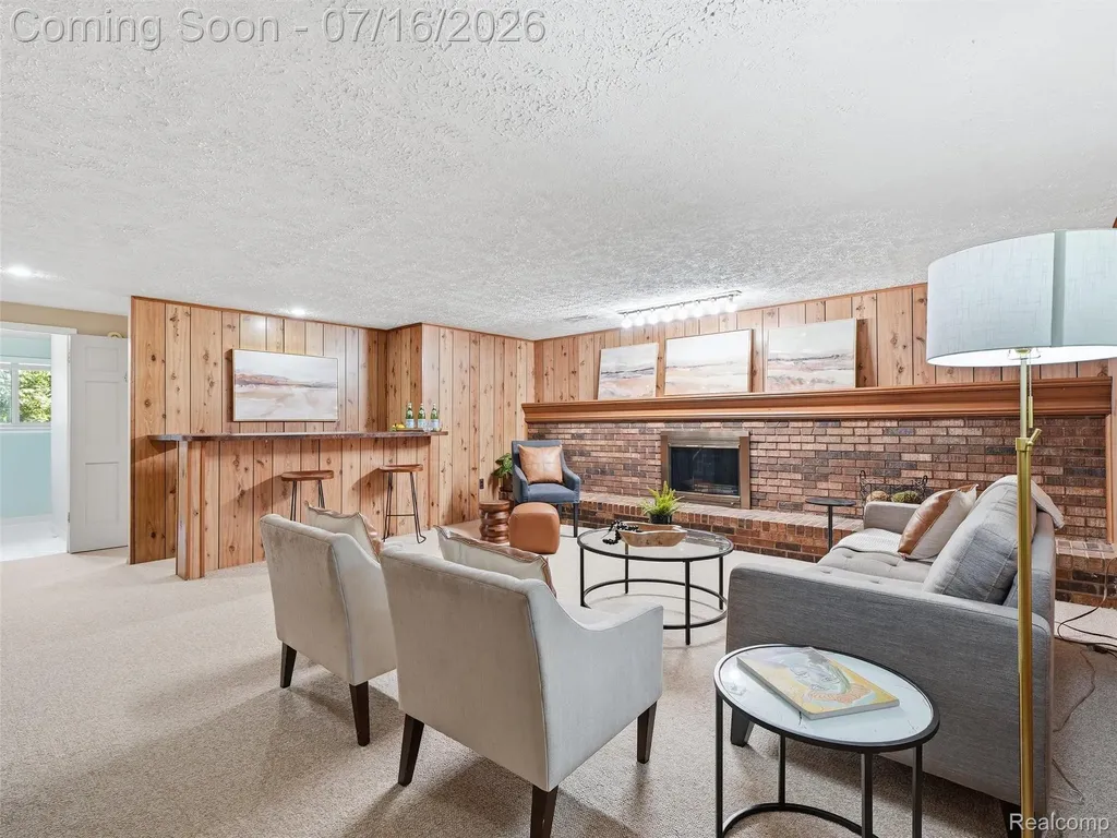 3056 Rolling Green Circle S Rochester Hills City MI 48309