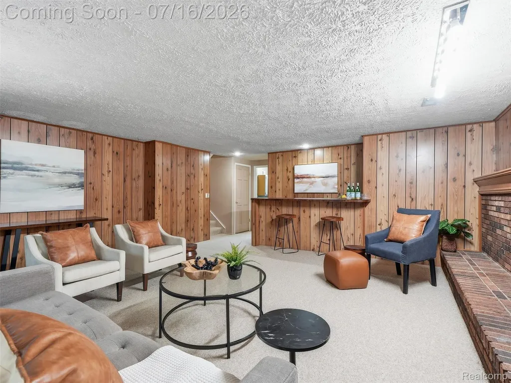 3056 Rolling Green Circle S Rochester Hills City MI 48309