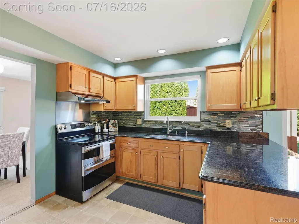 3056 Rolling Green Circle S Rochester Hills City MI 48309