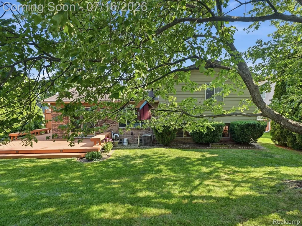 3056 Rolling Green Circle S Rochester Hills City MI 48309