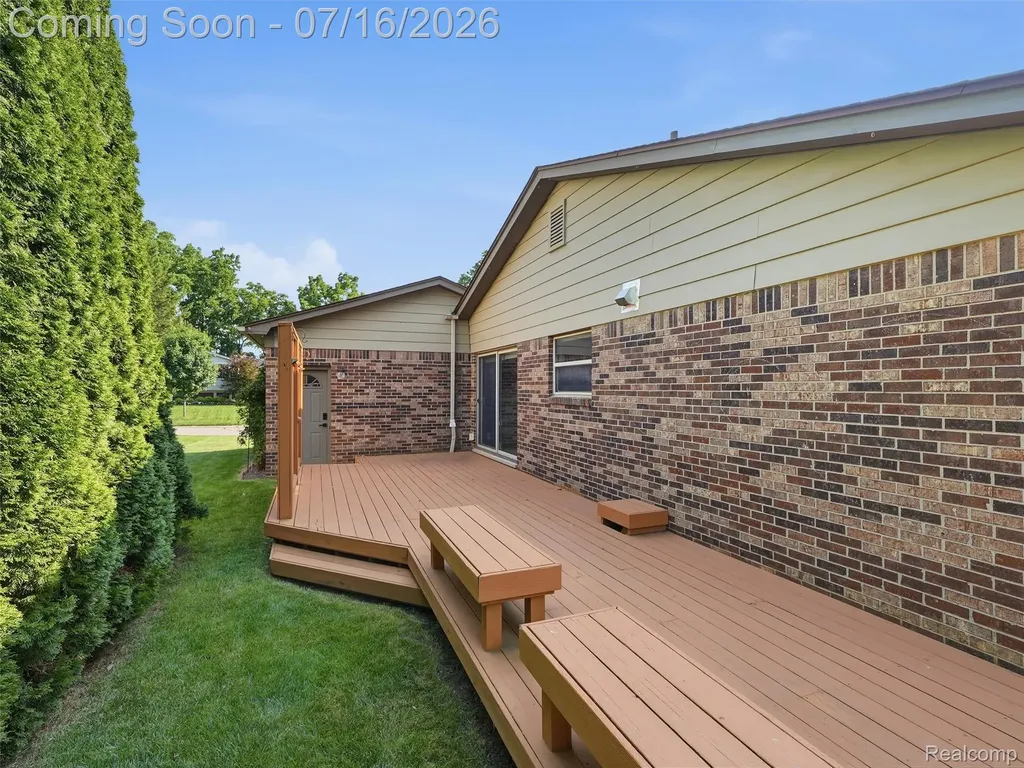 3056 Rolling Green Circle S Rochester Hills City MI 48309