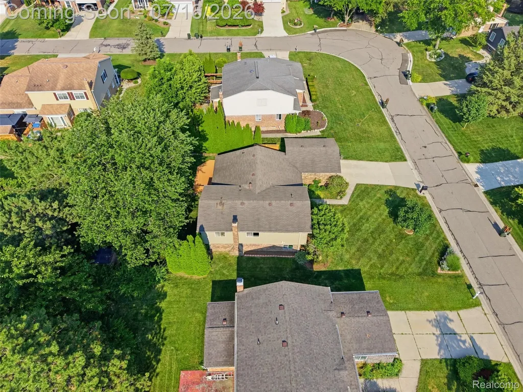3056 Rolling Green Circle S Rochester Hills City MI 48309